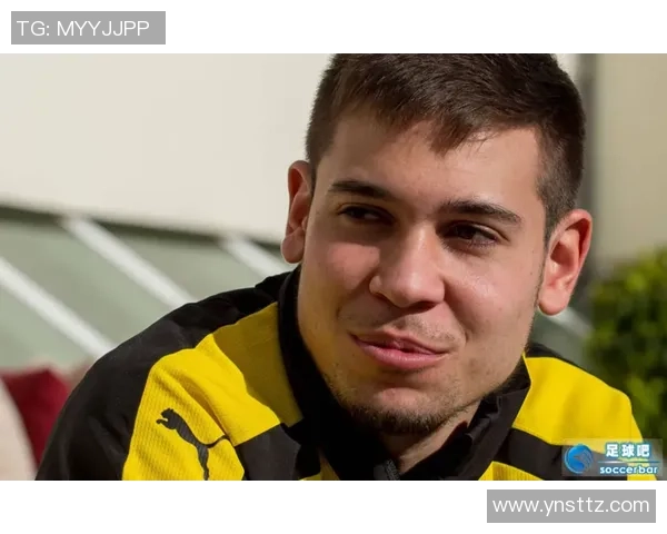 像素画重现绿茵传奇用方格描绘足球球星的辉煌瞬间 像素画重现绿茵传奇用方格描绘足球球星的辉煌瞬间