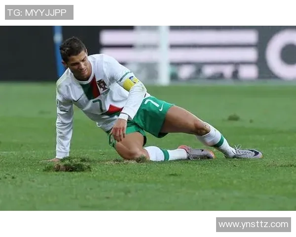 足球明星家庭全揭秘：妻子儿女身份曝光，幸福生活一览无遗