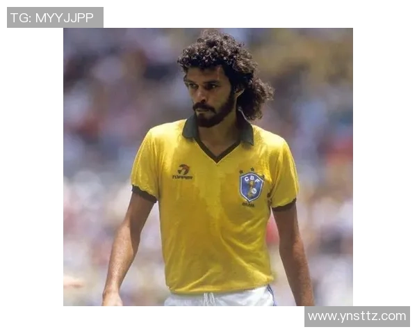 足球球星专属手套设计与创新趋势探索，提升运动表现与品牌价值